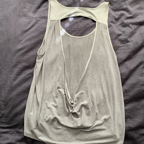 Lululemon drop back tank Silverescent - Picture 2 of 3